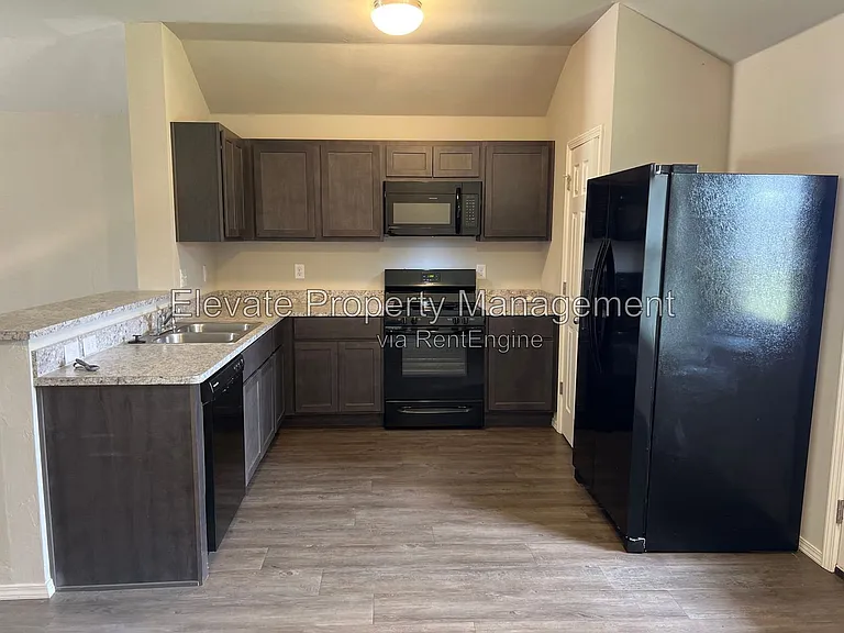 1357 Dustin Dr — Photo 6