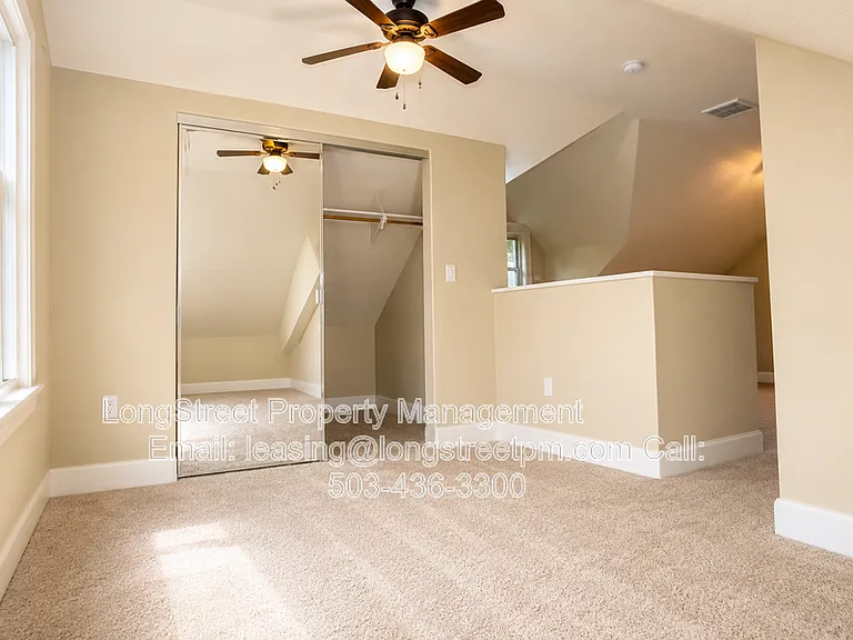 73 NE Graham St — Photo 12