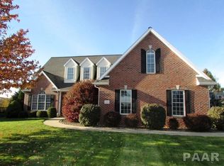 1018 Hillcrest Dr, Washington, IL