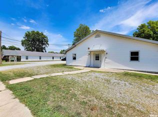 424 N Worthey St, Flora, IL 62839