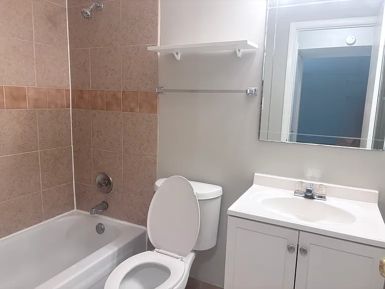 Hallway full bath