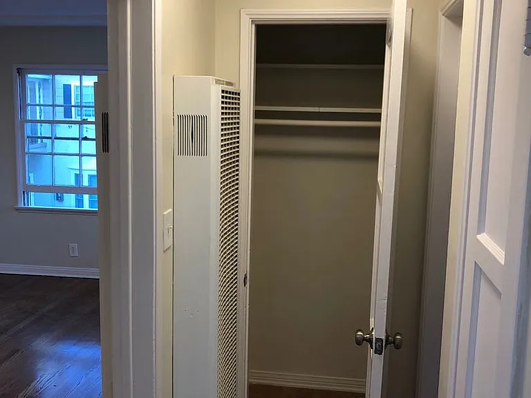621 Midvale Avenue — Photo 31