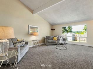 523 S Constitution Ave #B, Bremerton, WA 98312