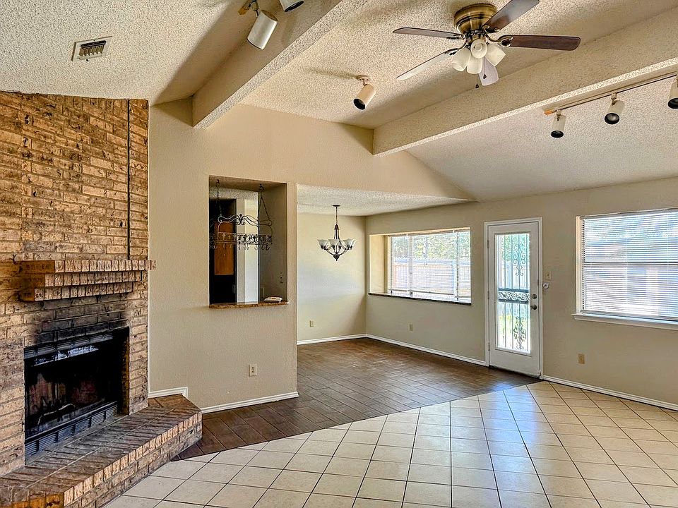 large living / dining room
