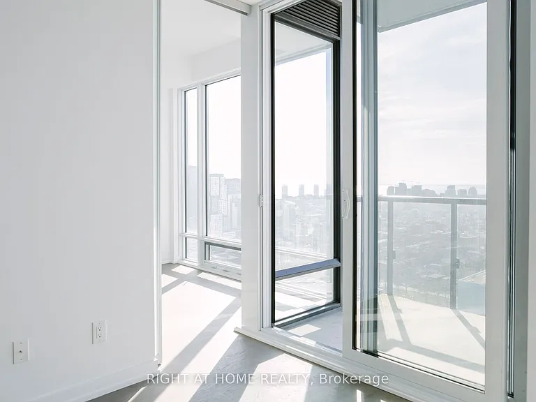 488 University Ave #2711 — Photo 11