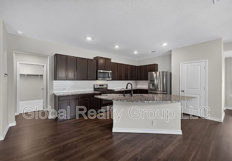 515 Diamond Shls — Photo 11