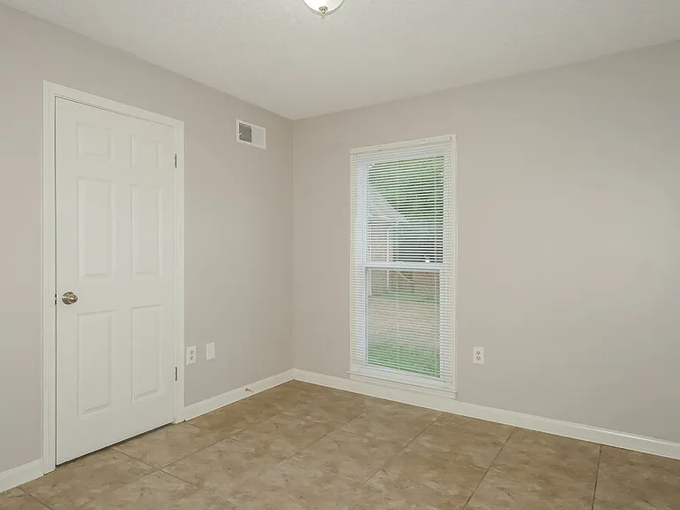 965 Hunters Point Dr — Photo 12
