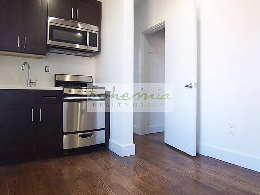 Rented by Bohemia Realty Group | media 38