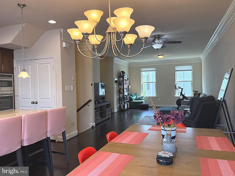 104 Vanguard Ln — Photo 9