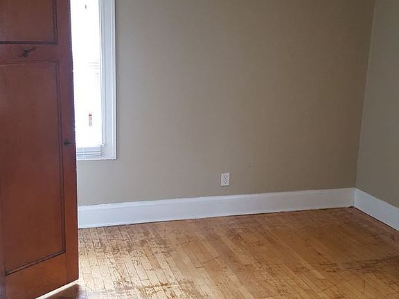 5th image of 2847 N 47th St Lowr 1-