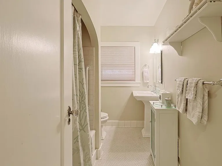 1027 Encino Row — Photo 35