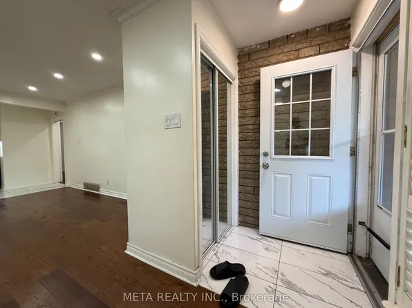 556 McCowan Rd, Toronto, ON M1J 1J8