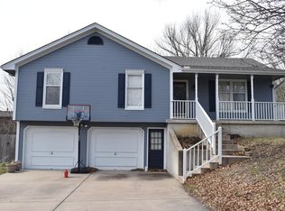 900 Oak Rdg, Kearney, MO 64060