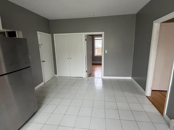 5 Washington Sq APT 2, Gloucester, MA 01930