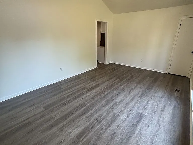 2535 Martin Cir — Photo 3