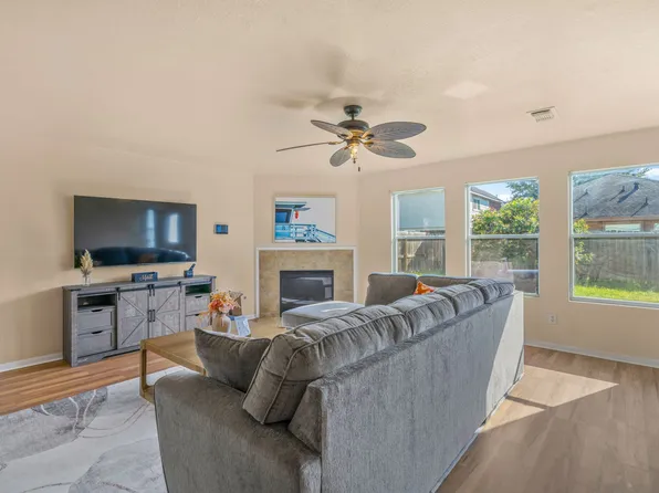 7242 Fox Hall Ln #1, Humble, TX 77338