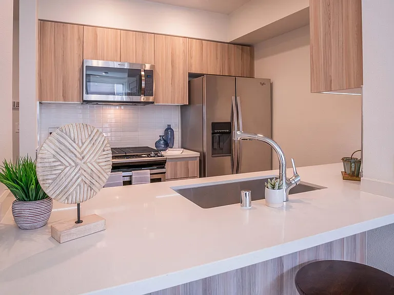 Living at Santa Monica — Photo 22