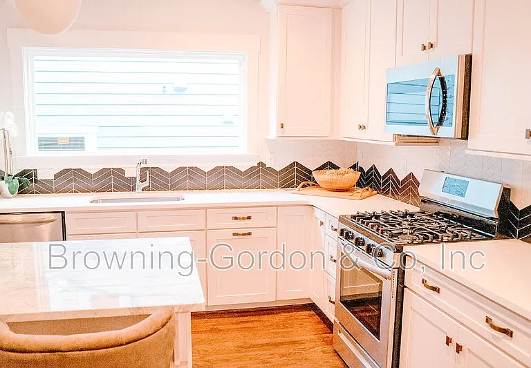 2156B Byrum Ave — Photo 7