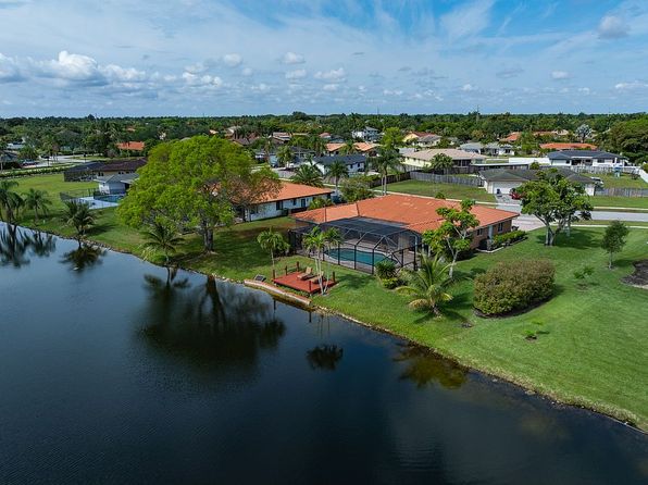 424 Sailboat Cir