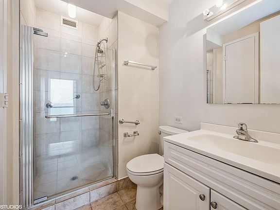 5th image of 900 N Lake Shore Dr APT 1609