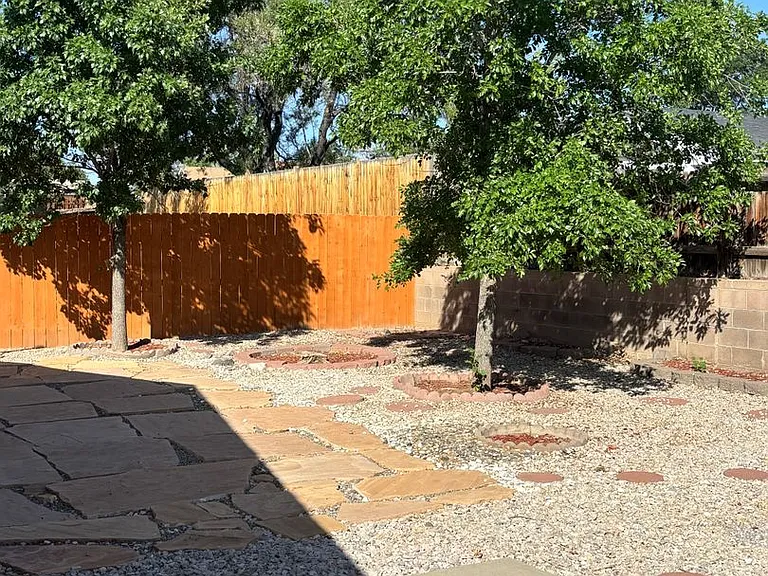 2125 Sierra Ln NE — Photo 38