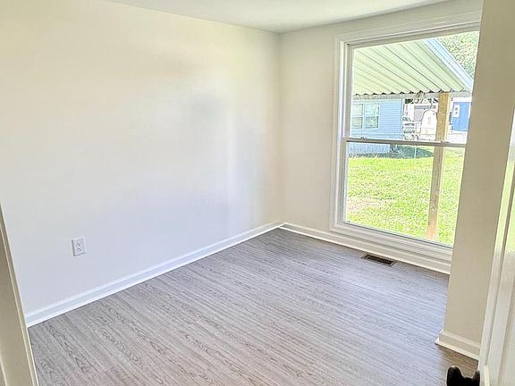 5th image of 145 Devon Dr