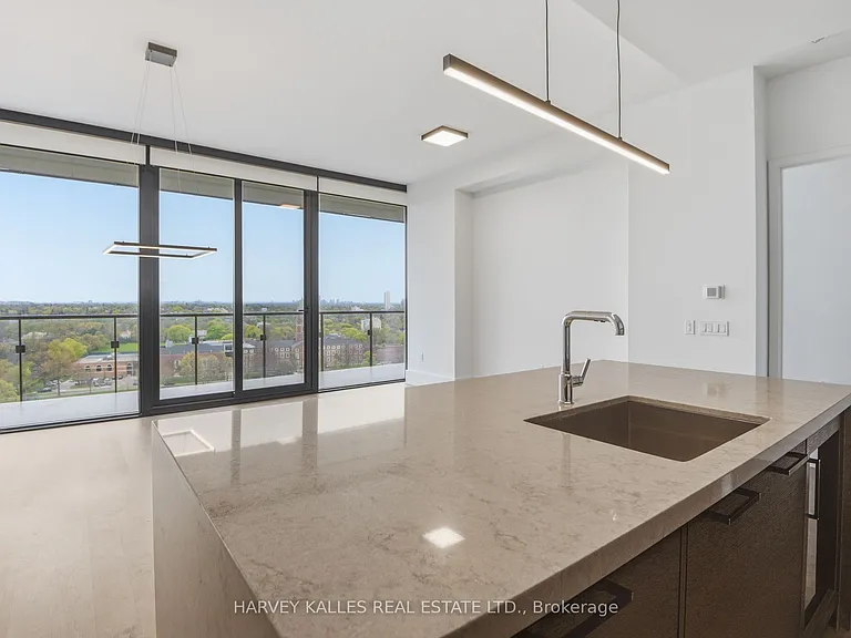 215 Lonsdale Rd #1602 — Photo 3