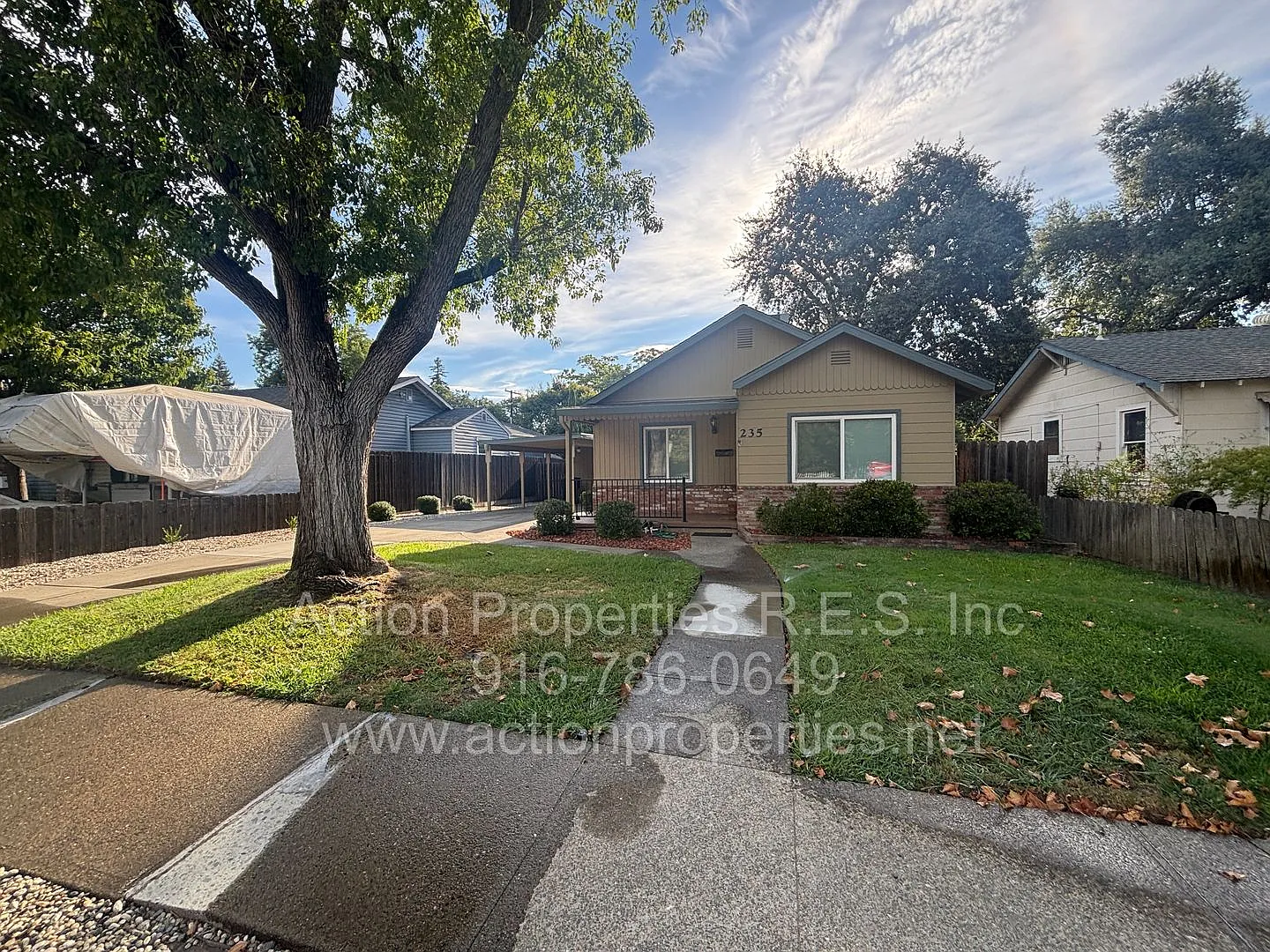 Action Properties R.E.S. Inc. Offering Central Roseville 3 Bedroom 2 Bathroom, New Paint, Gardner... — Photo 2