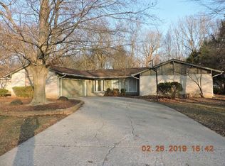 38 Lakeshore Dr, Danville, IL 61832