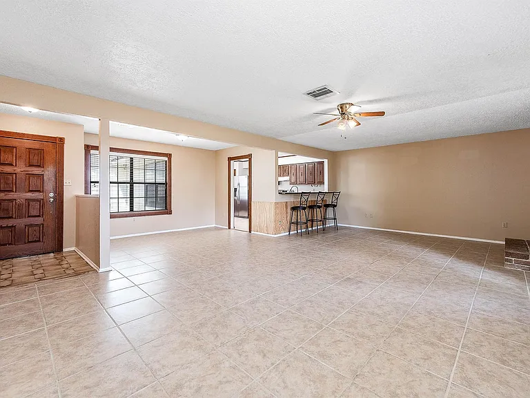 11210 Daybreak Ln — Photo 8