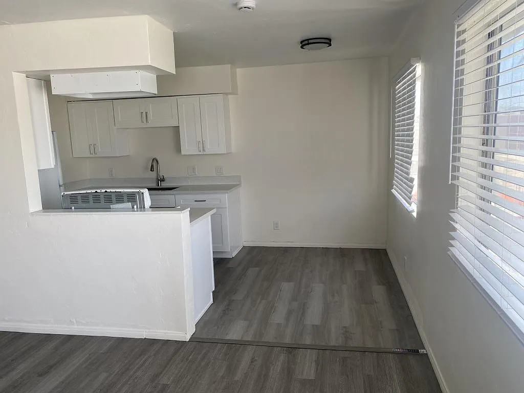 3877 Menlo Ave, unit 6 — Photo 1