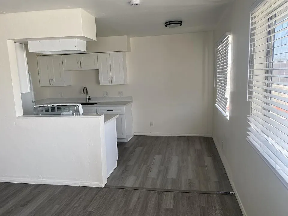 3877 Menlo Ave #6