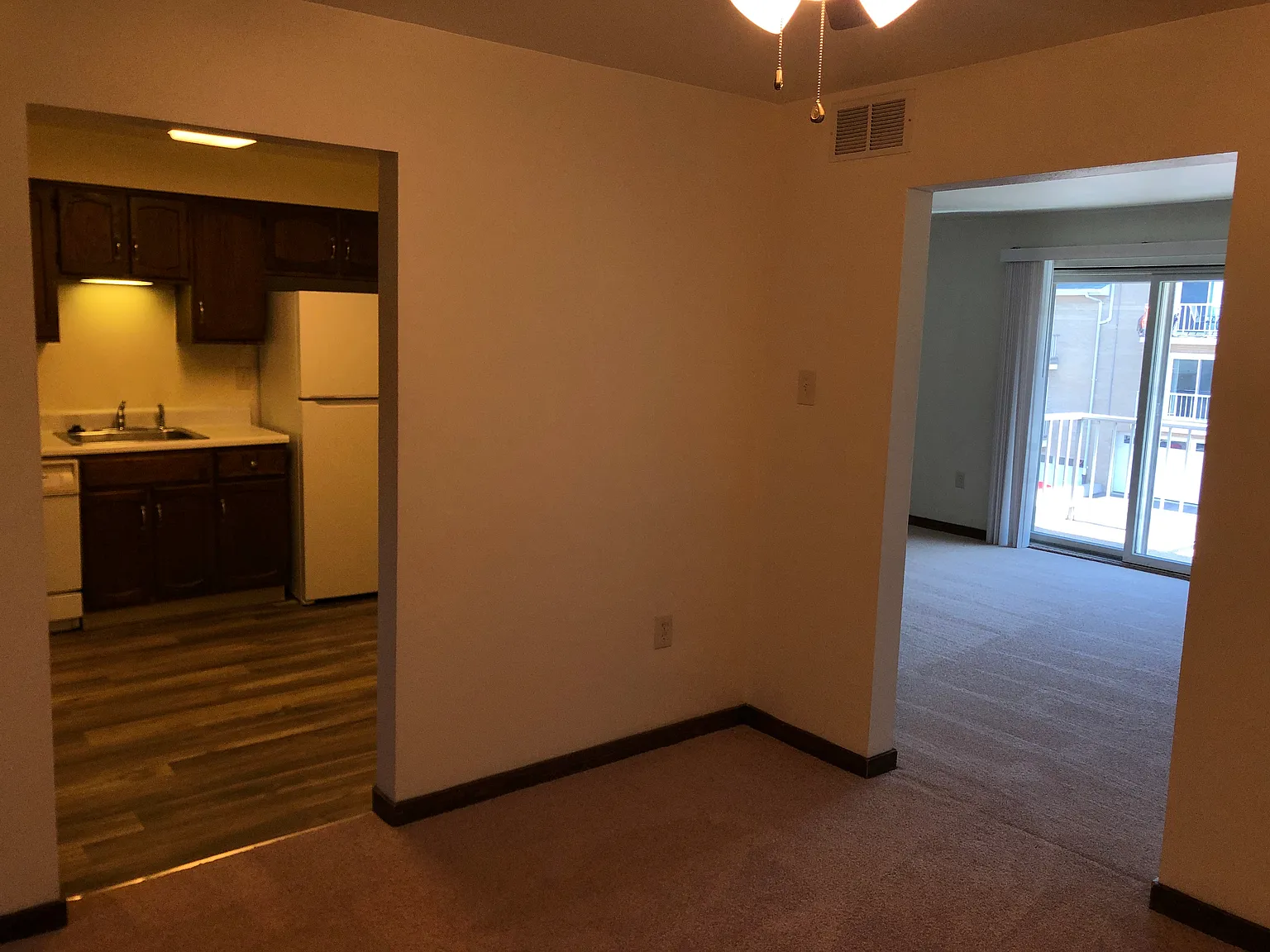 2 bed, $1,000 — Photo 4