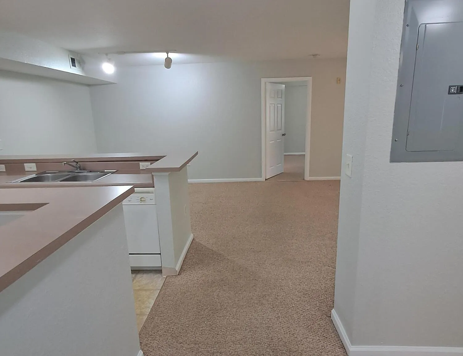 2 bed, 2.0 bath, 1033 sqft, $1,650 — Photo 4