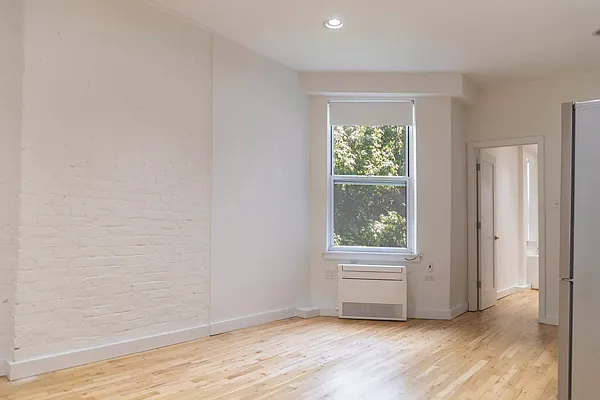 Rented by SERHANT. | media 4