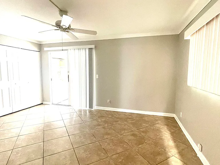 263 Brittany Ave #F — Photo 10