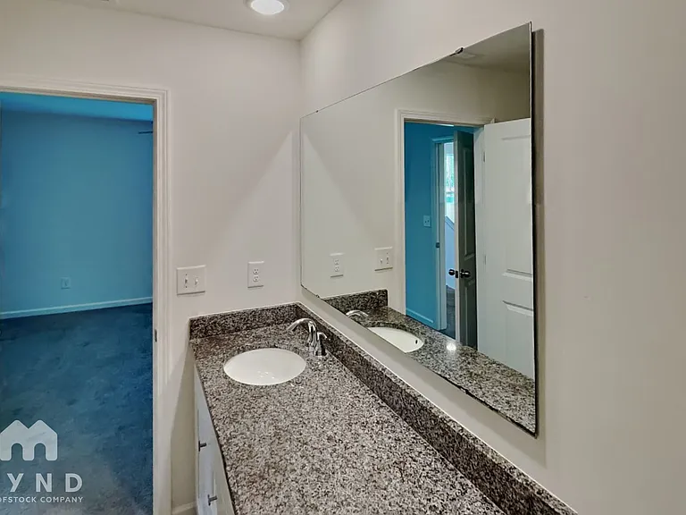 2229 Beauty St — Photo 8