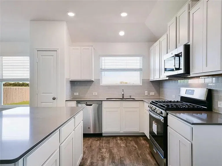 112 Concho Brook Bnd — Photo 2