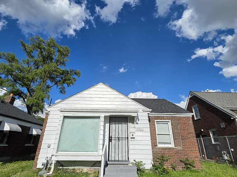 18412 Ferguson St — Photo 2