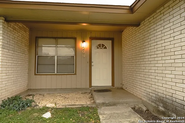 3 bed, 2.0 bath, 952 sqft, $1,300 — Photo 3