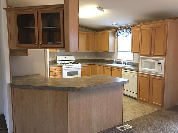 Large kitchen with peninsula