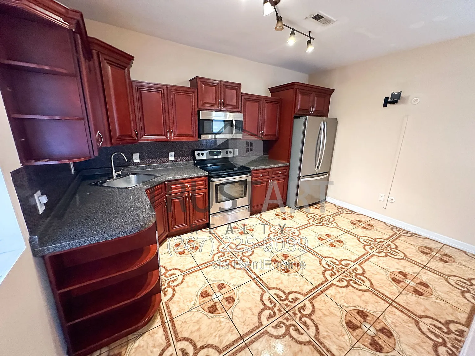 6 bed, 3.5 bath, 2547 sqft, $2,700 — Photo 3