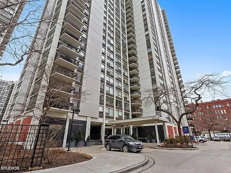 1460 N Sandburg Ter #2510 — Photo 17