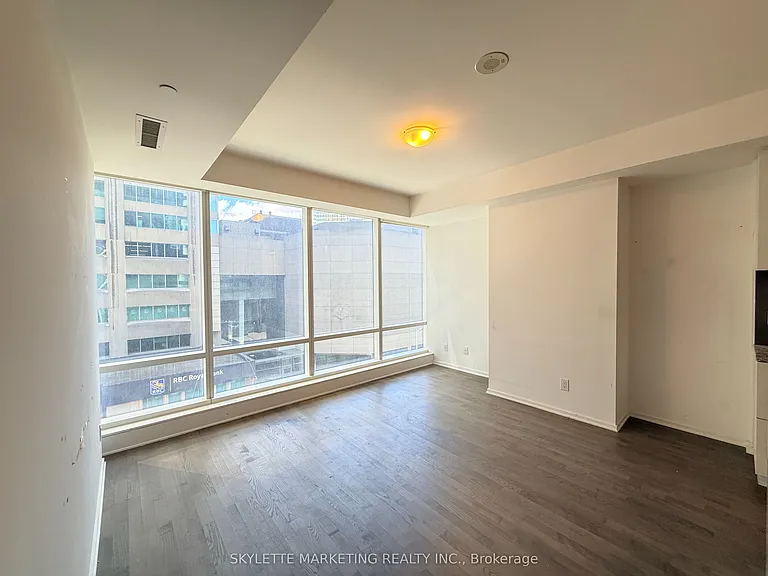 1 Bloor St E #422 — Photo 3