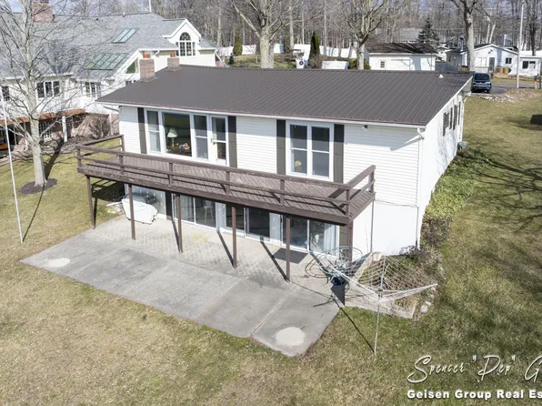 6941 Wildwood Dr, Saranac, MI 48881