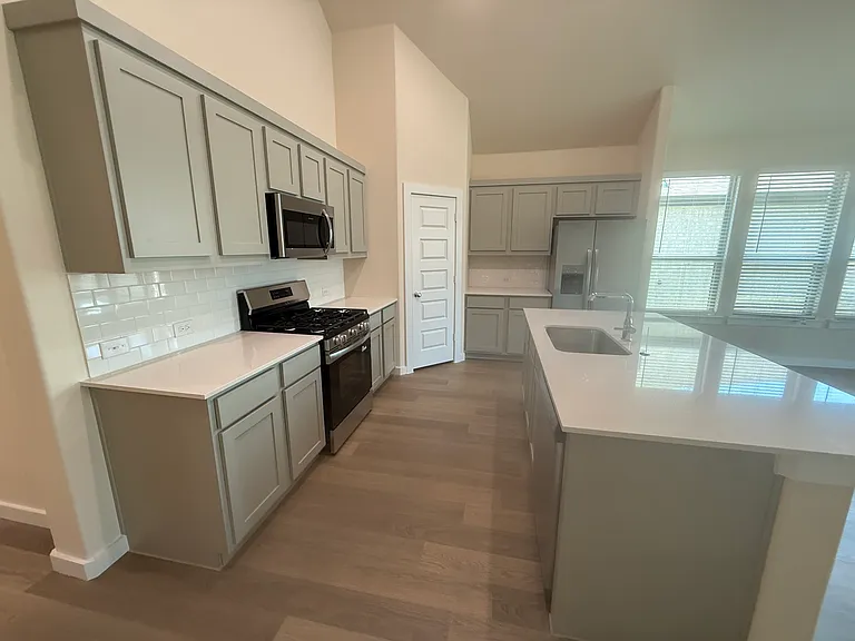 1000 Edgehurst Dr #1000 — Photo 6