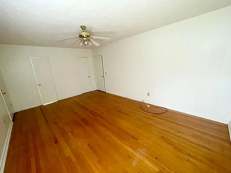 410 E Gov St — Photo 5