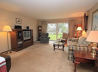 2076 Chateau Ct APT 112, Grafton, WI 53024