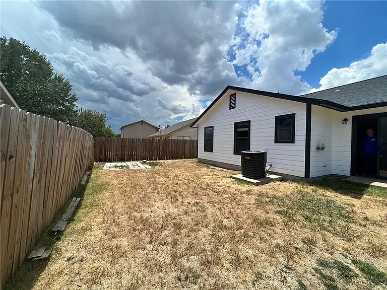 3401 Nocona Cv — Photo 17