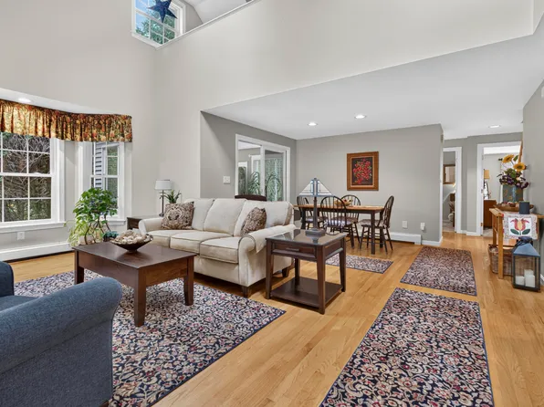 60 Stratford Place #60, Kennebunk, ME 04043